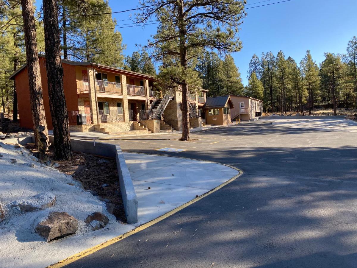 Motel In The Pines Munds Park Eksteriør bilde