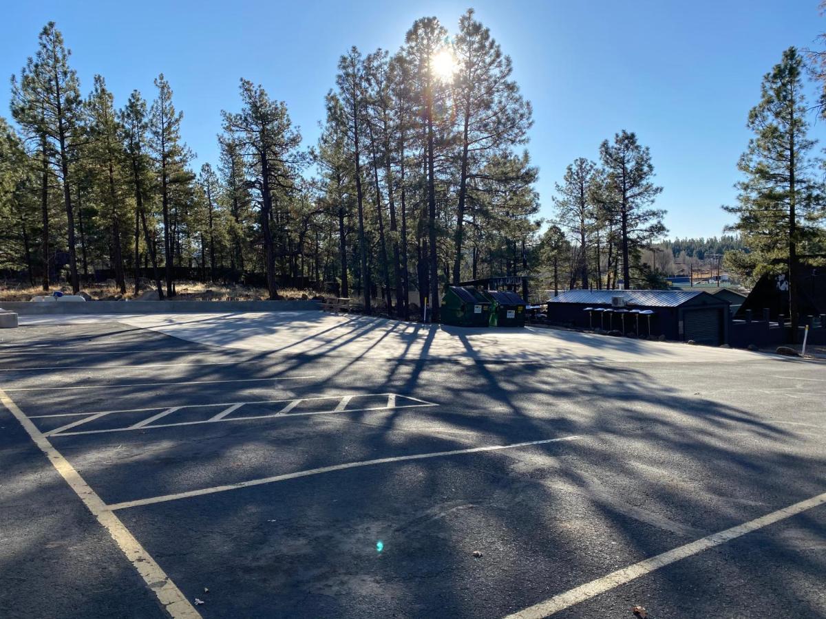 Motel In The Pines Munds Park Eksteriør bilde